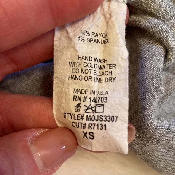 Atticute Short sleeve scoop neckline light gray w white trim soft Tee curved hem - Picture 7 of 11